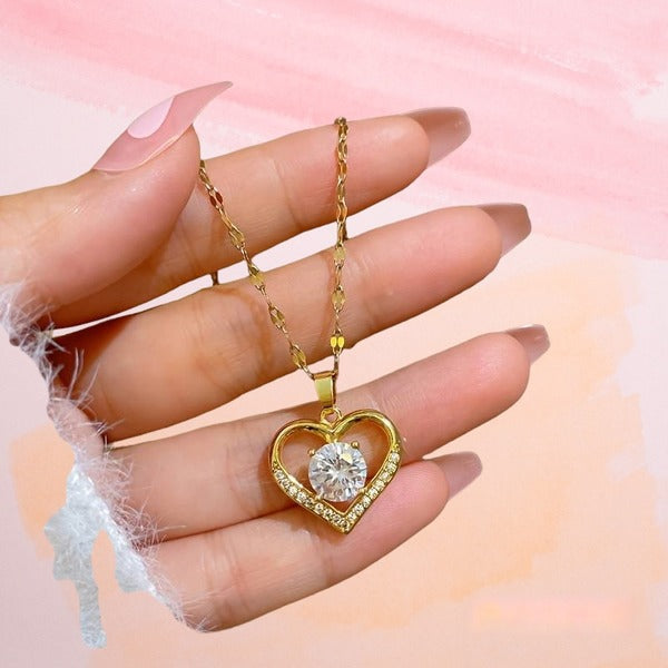 Kaklo pakabukas su dėžute