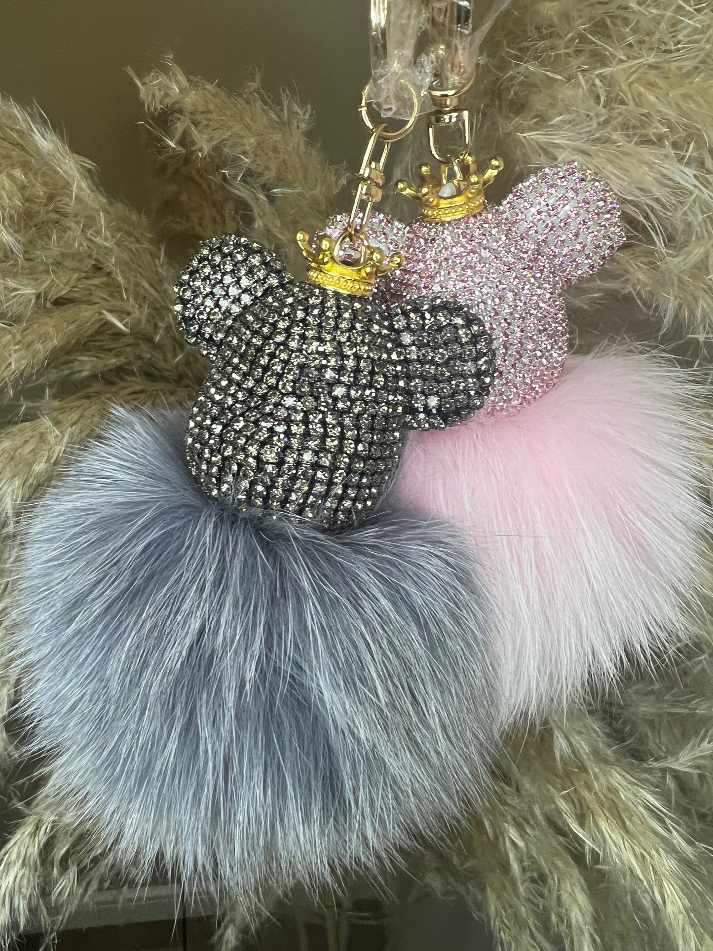 Pilkas raktų pakabukas